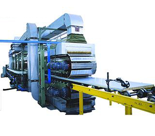 Machine de production de panneaux sandwich polyuréthane